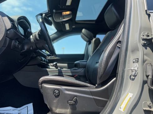 Used 2022 Dodge Durango R/T w/ Blacktop Package AWD/4WD image 17