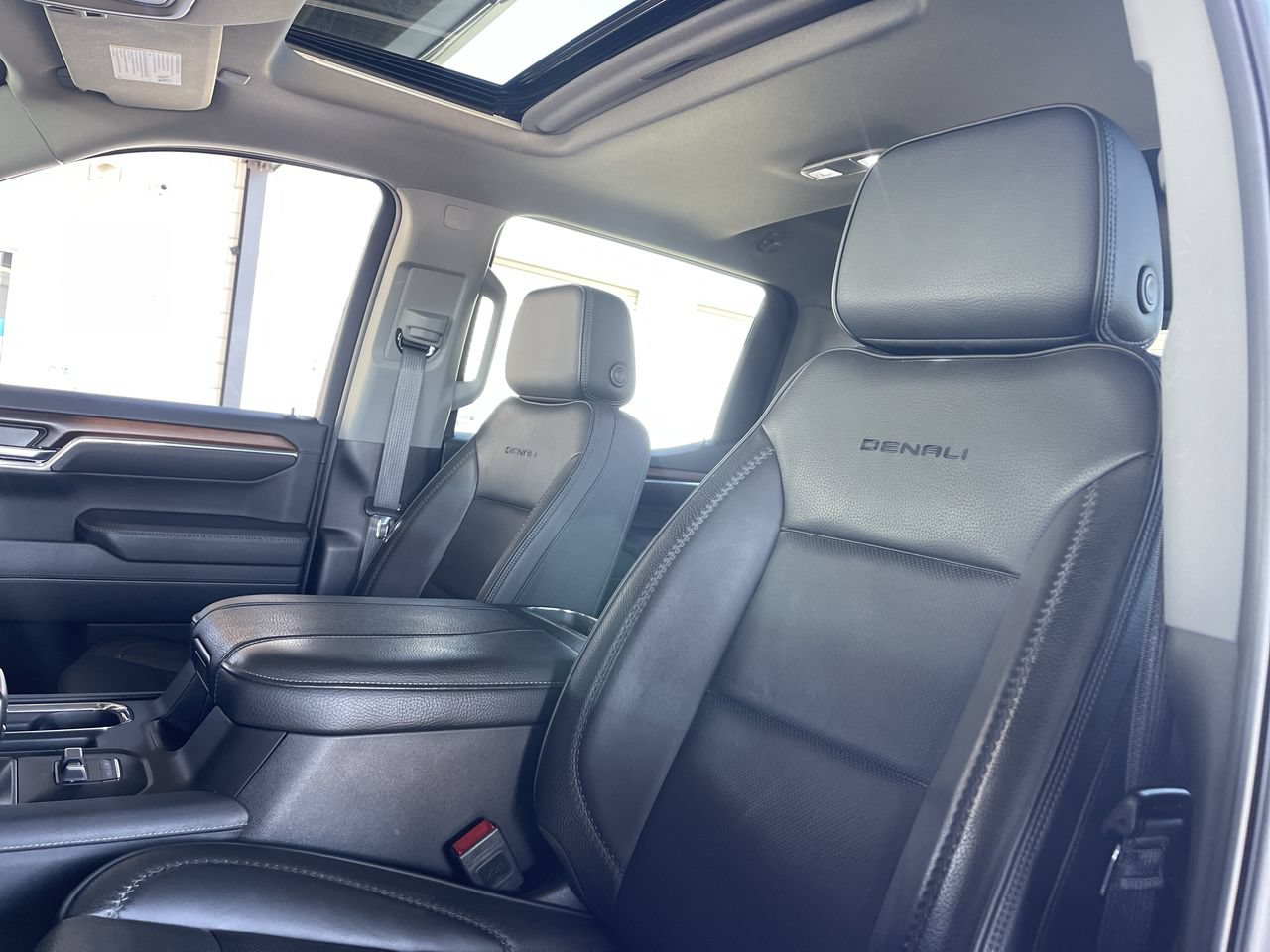 Used 2025 GMC Sierra 1500 Denali w/ Technology Package AWD/4WD image 19