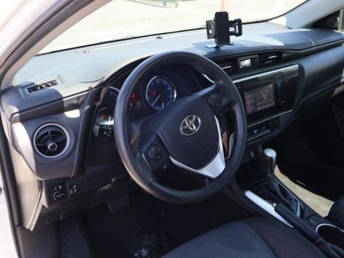Used 2018 Toyota Corolla LE FWD image 19