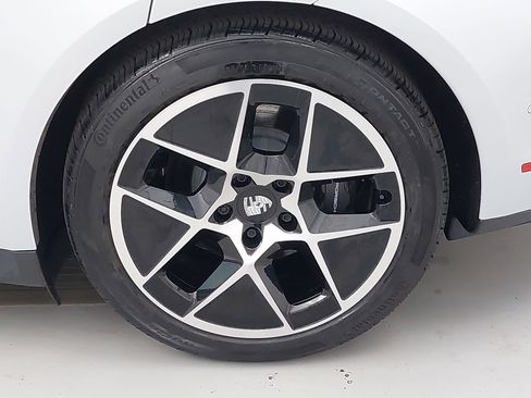 New 2025 Porsche Taycan image 36