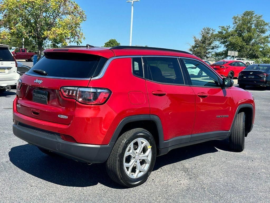 Used 2024 Jeep Compass Latitude AWD/4WD image 24