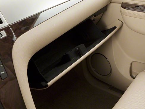 Used 2013 Cadillac Escalade ESV Premium image 17