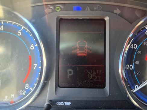Used 2017 Toyota Corolla LE FWD image 44