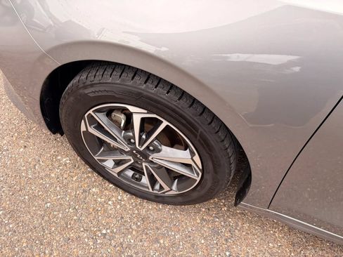 Used 2023 Kia Forte LXS FWD image 17