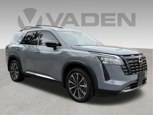 Certified 2026 Nissan Pathfinder Platinum FWD image 1