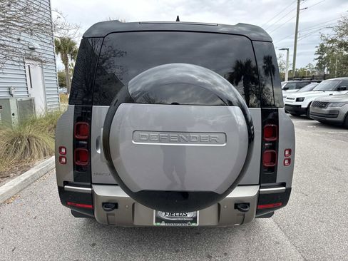 Used 2024 Land Rover Defender 130 X-Dynamic SE image 7