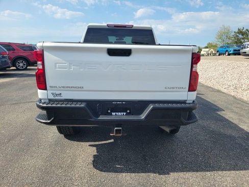 Used 2022 Chevrolet Silverado 2500 Custom w/ Custom Value Package AWD/4WD image 8