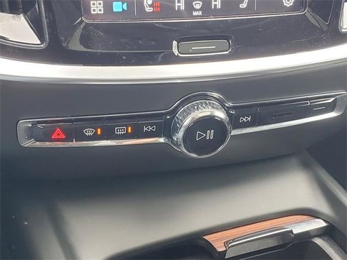 Used 2025 Volvo V60 B5 Cross Country Plus image 24