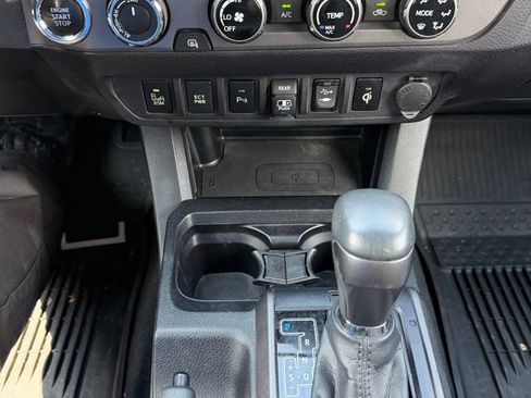 Used 2018 Toyota Tacoma TRD Sport w/ Technology Package AWD/4WD image 16