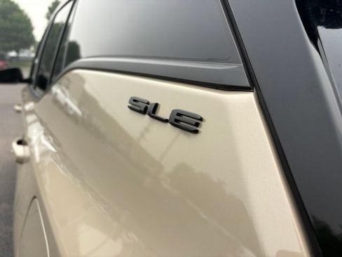 Used 2023 GMC Terrain SLE w/ Driver Convenience Package FWD image 16