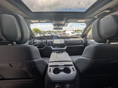 New 2027 Ford Expedition Platinum w/ Stealth Appearance Package AWD/4WD image 16