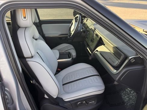 Used 2023 Rivian R1T Launch Edition image 9