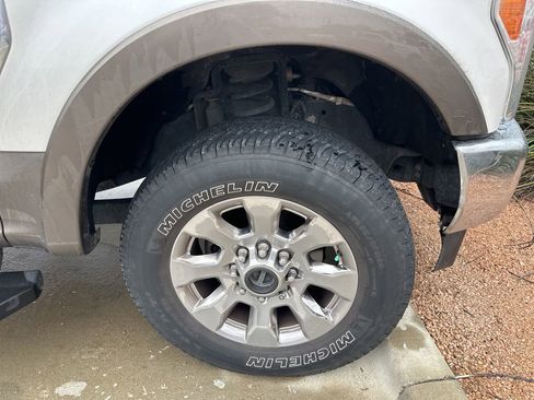 Used 2019 Ford F250 Lariat w/ Lariat Ultimate Package AWD/4WD image 16
