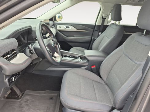 Used 2025 Ford Explorer Active RWD image 22