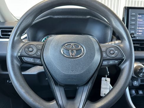 Used 2021 Toyota RAV4 LE AWD/4WD image 21