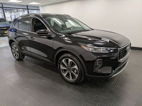 Used 2024 Ford Escape Platinum image 3