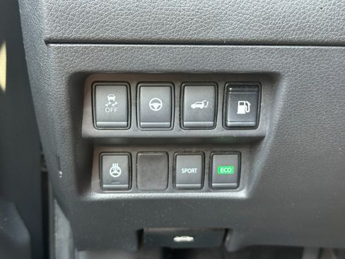 Used 2020 Nissan Rogue SL FWD image 17