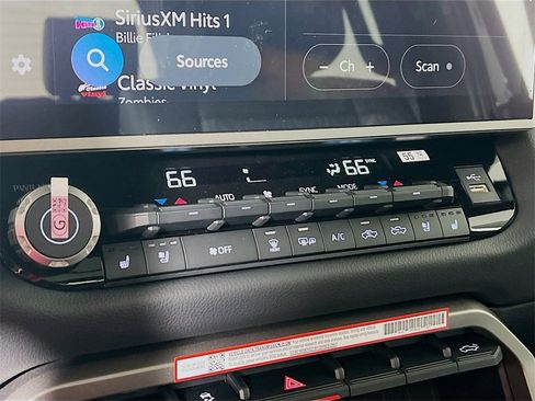 Used 2025 Toyota Tundra Limited image 14