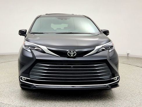 Used 2026 Toyota Sienna Platinum AWD/4WD image 2