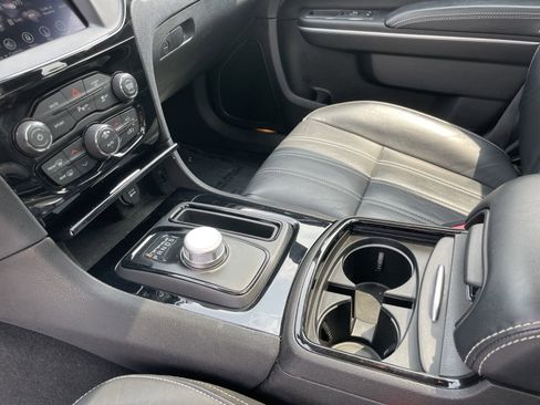 Certified 2022 Chrysler 300 S image 13
