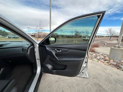 Used 2020 Nissan Rogue SV image 22