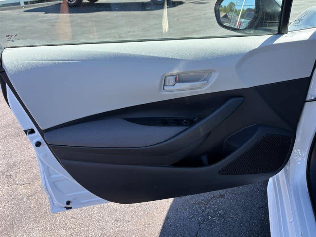 Used 2027 Toyota Corolla LE FWD image 21