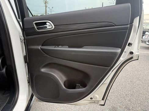 Used 2020 Jeep Grand Cherokee Laredo image 37