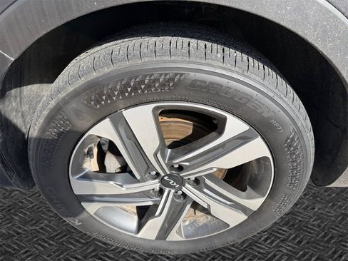 Used 2023 Kia Sorento SX Prestige image 11