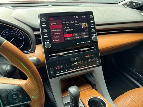 Used 2019 Toyota Avalon Limited image 7