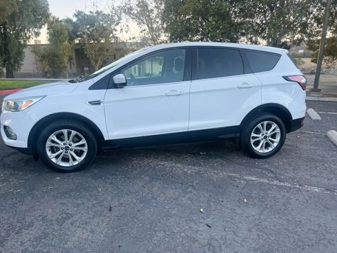 Used 2017 Ford Escape SE FWD image 12