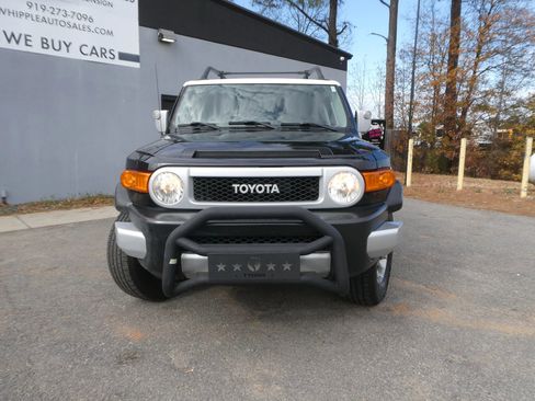 Used 2012 Toyota FJ Cruiser 4WD image 2