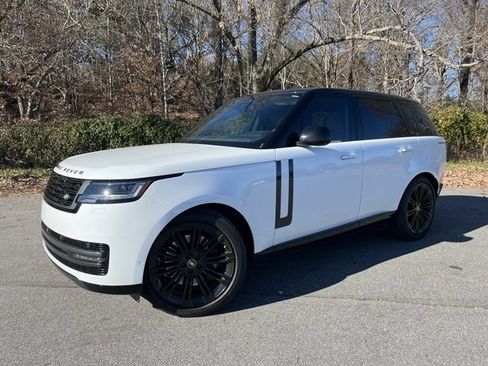 Used 2025 Land Rover Range Rover SE image 1