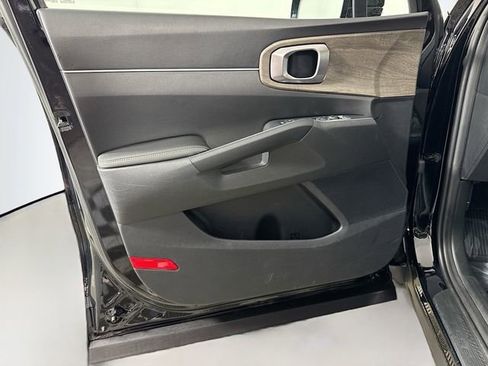 Used 2023 Kia Sorento S w/ Panoramic Sunroof Package AWD/4WD image 13