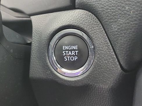 Used 2025 Toyota RAV4 XLE FWD image 31