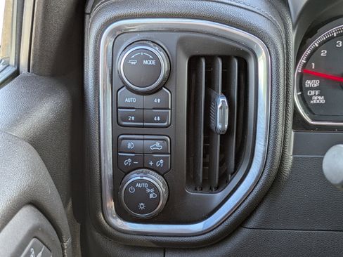 Used 2021 Chevrolet Silverado 1500 LT Trail Boss w/ Convenience Package II image 29