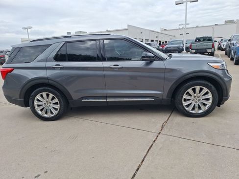 Used 2022 Ford Explorer Limited w/ Equipment Group 301A RWD image 7