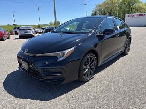 Used 2026 Toyota Corolla SE FWD image 4