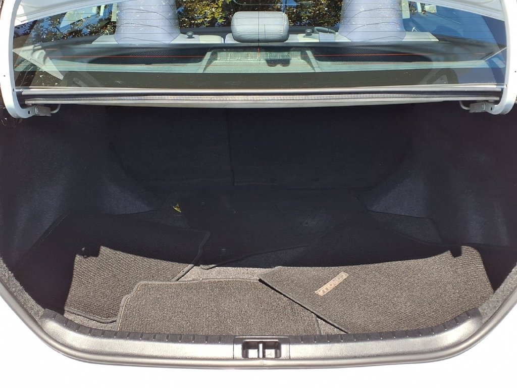 Used 2017 Toyota Corolla LE w/ Carpet Mat Package (TMS) FWD image 7