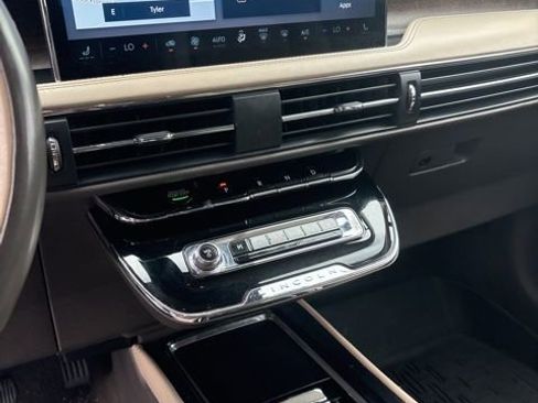 Used 2023 Lincoln Corsair Reserve AWD/4WD image 6