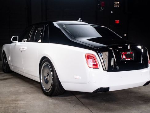 Used 2019 Rolls-Royce Phantom Sedan RWD image 25
