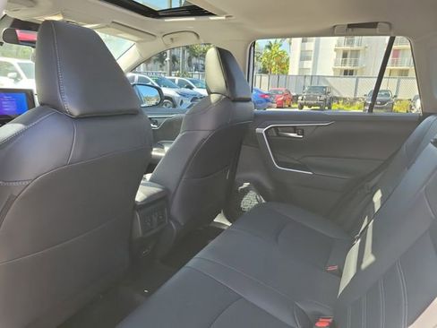 Used 2025 Toyota RAV4 XLE Premium image 5