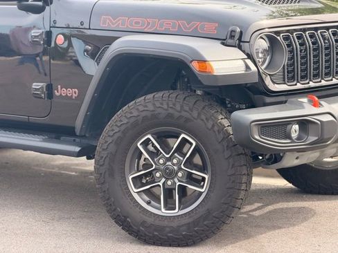 Used 2024 Jeep Gladiator Mojave w/ Technology Group AWD/4WD image 2