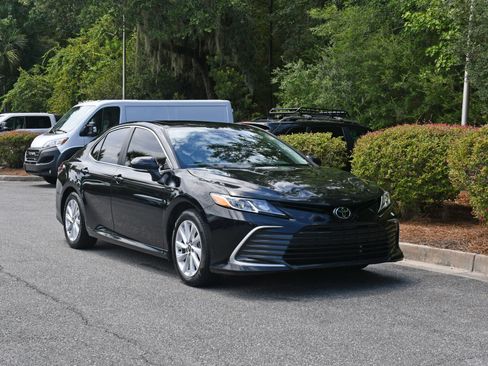Used 2024 Toyota Camry LE w/ Convenience Package FWD image 6