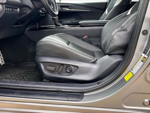 Used 2025 Toyota Camry SE image 29