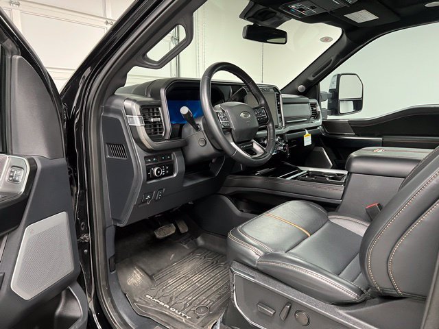 Used 2023 Ford F350 Platinum w/ Tremor Off-Road Package AWD/4WD image 19