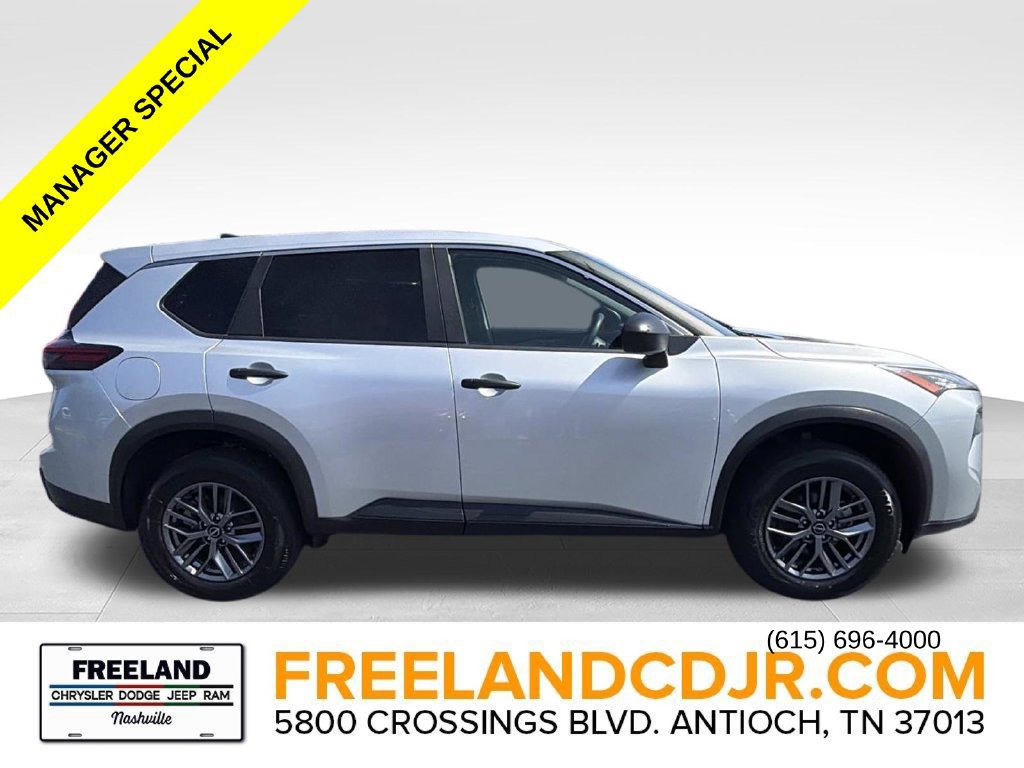 Used 2024 Nissan Rogue S AWD/4WD image 2