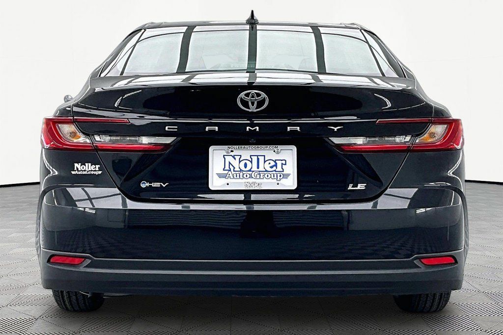 Used 2025 Toyota Camry LE FWD image 4