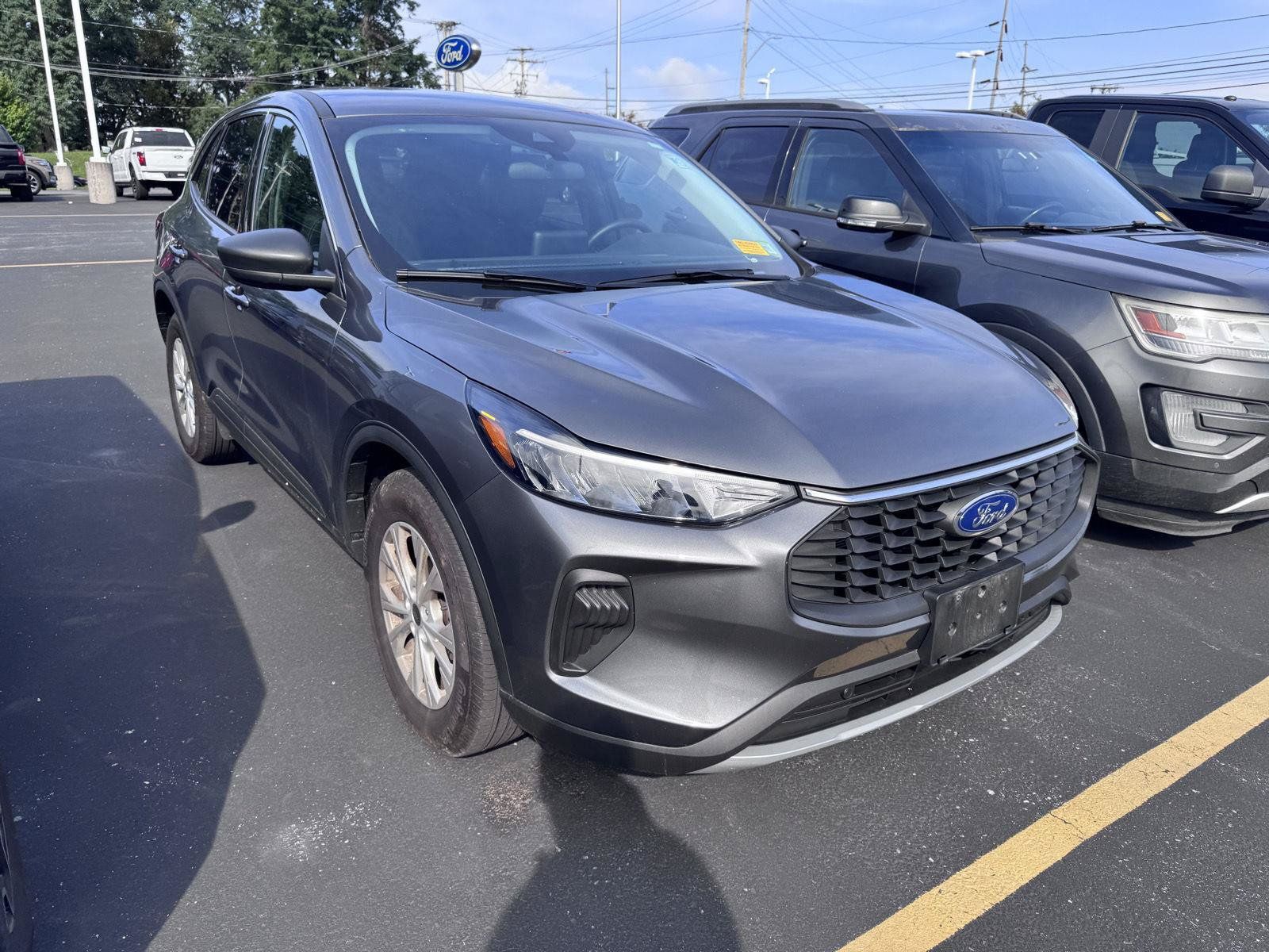 Used 2023 Ford Escape Active AWD/4WD image 3