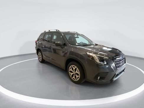 Used 2022 Subaru Forester Premium image 2