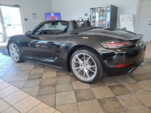 Used 2025 Porsche 718 Boxster RWD image 4